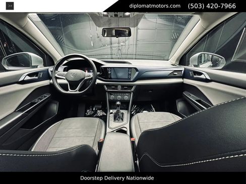 Used 2022 Volkswagen Taos SE w/ Panoramic Sunroof Package FWD image 41