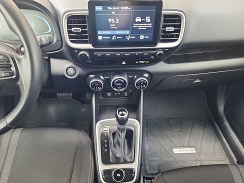 Used 2024 Hyundai Venue SEL FWD image 24