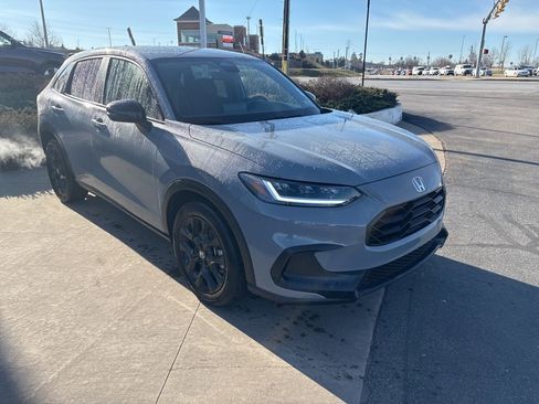 Used 2024 Honda HR-V Sport image 3