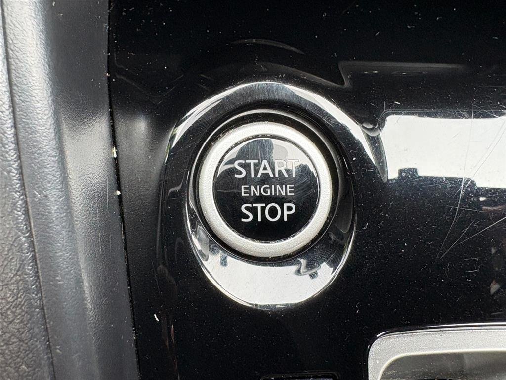 Used 2025 Nissan Versa SV FWD image 12