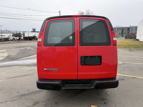 Used 2016 Chevrolet Express 2500 image 4