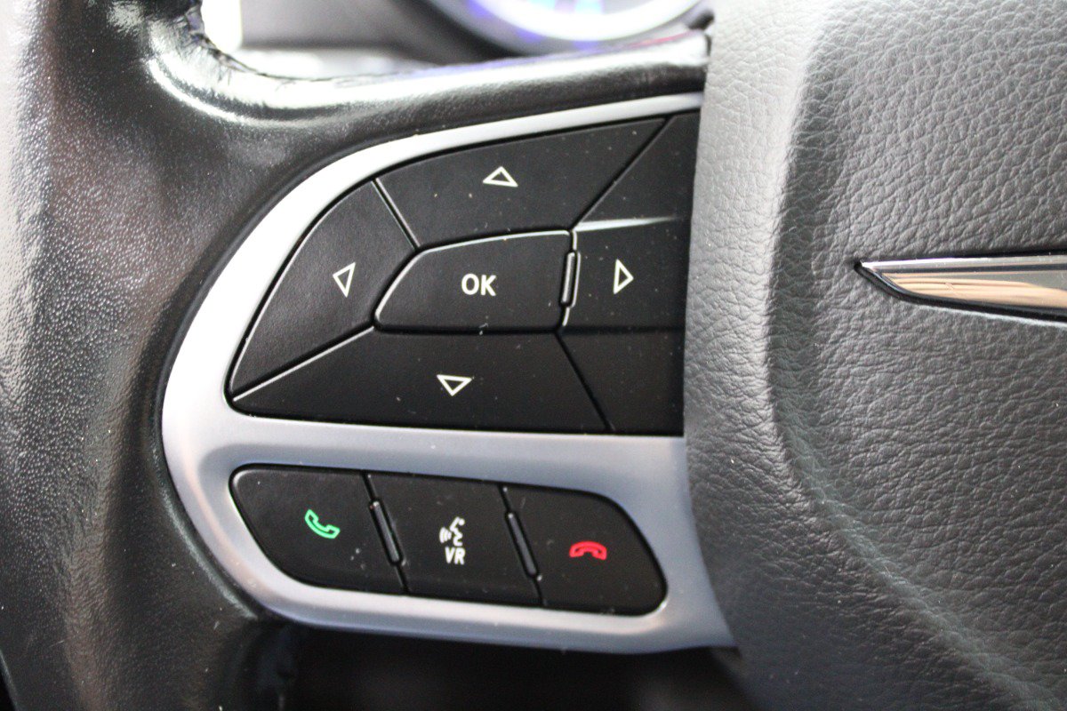 Used 2021 Chrysler 300 Touring L RWD image 18