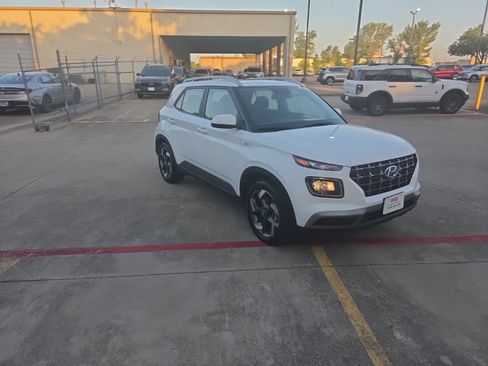 Used 2025 Hyundai Venue SEL FWD image 6