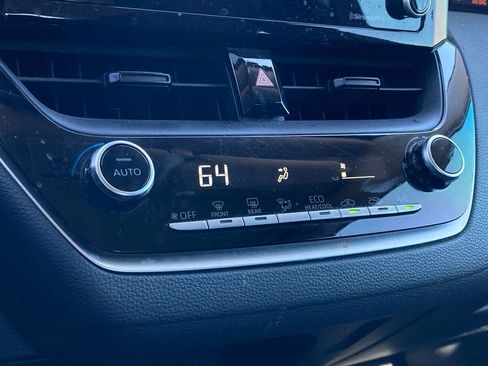 Used 2022 Toyota Corolla LE image 24