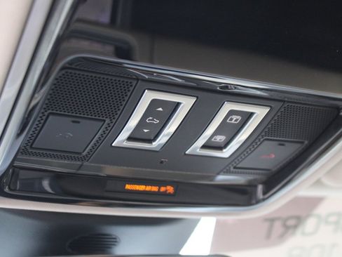 Used 2018 Land Rover Range Rover Sport HSE image 29