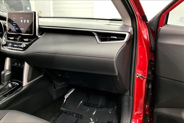 Used 2023 Toyota Corolla Cross XLE FWD image 19