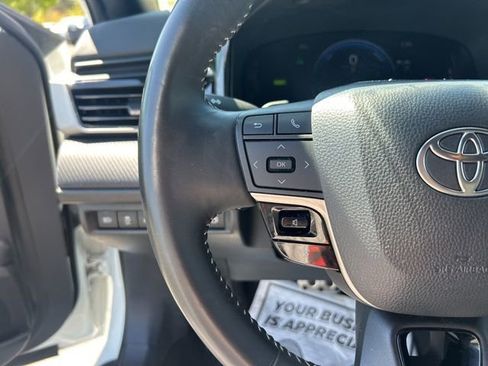 Used 2025 Toyota Camry SE FWD image 18