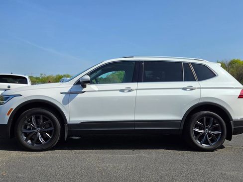 Used 2023 Volkswagen Tiguan SE w/ Panoramic Sunroof Package image 10