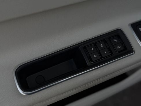 Used 2016 Jaguar XF Prestige image 23