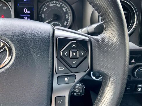 Used 2019 Toyota Tacoma TRD Sport AWD/4WD image 25