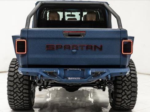 Used 2025 Jeep Gladiator Sport image 9