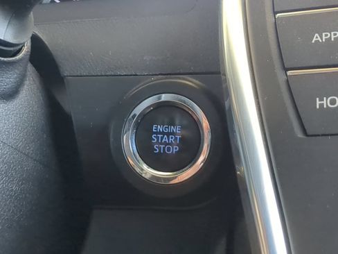 Used 2016 Toyota Camry SE w/ Moonroof Package FWD image 18
