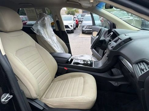 Used 2019 Ford Edge SE FWD image 25