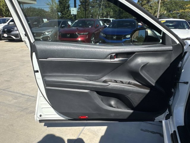 Used 2021 Toyota Camry SE w/ Convenience Package FWD image 18
