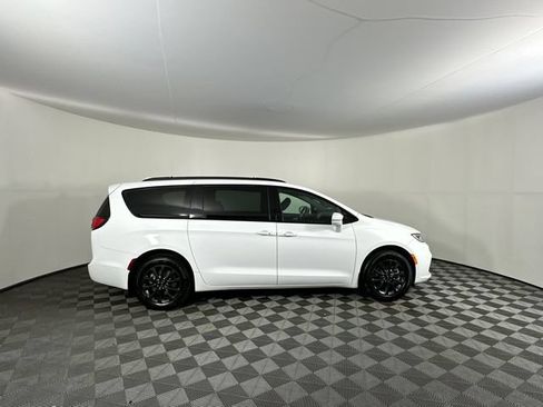 Certified 2021 Chrysler Pacifica Touring w/ Cold Weather Group AWD/4WD image 27