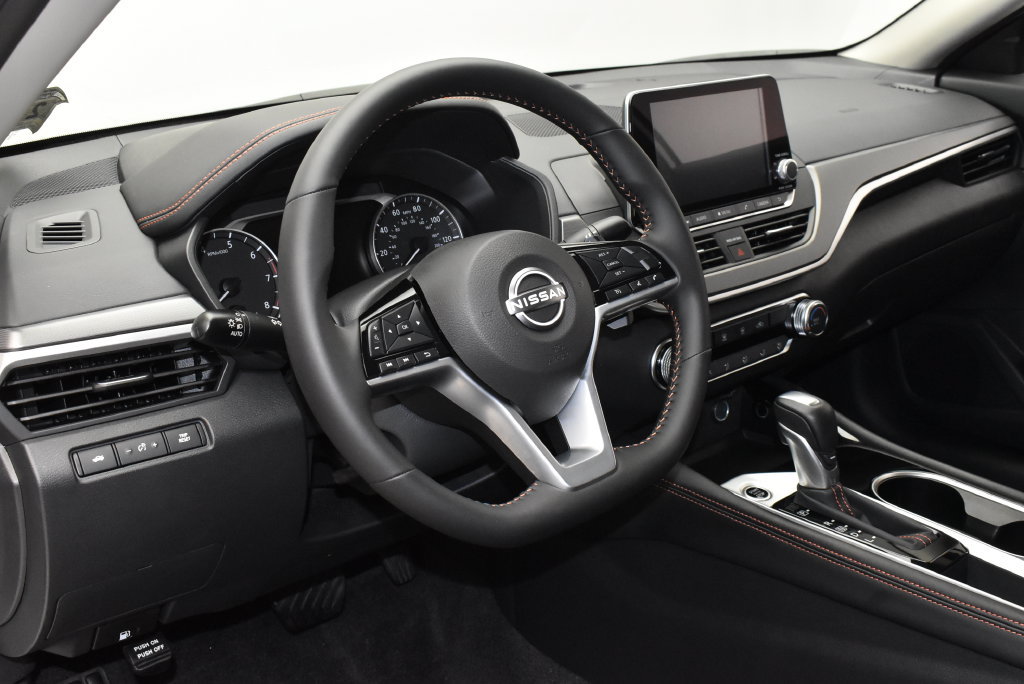 Used 2025 Nissan Altima 2.5 SR FWD image 16