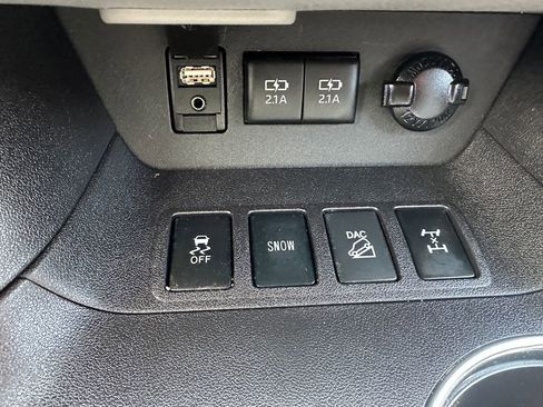 Used 2018 Toyota Highlander LE image 20