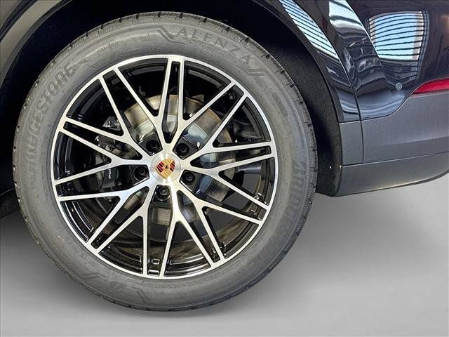 Certified 2026 Porsche Cayenne AWD/4WD image 24