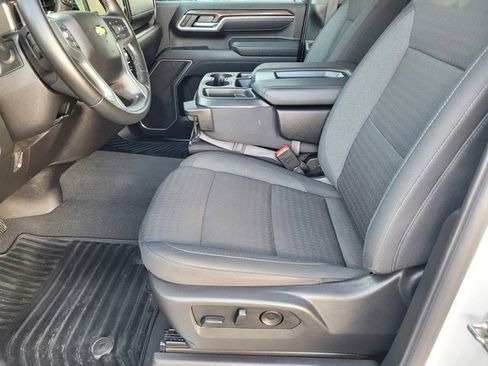 Used 2025 Chevrolet Silverado 2500 LT w/ Convenience Package image 17