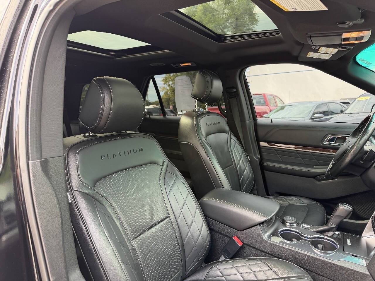 Used 2017 Ford Explorer Platinum AWD/4WD image 6