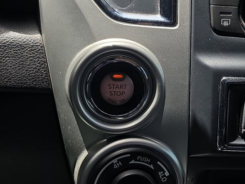 Used 2016 Nissan Titan SL AWD/4WD image 17