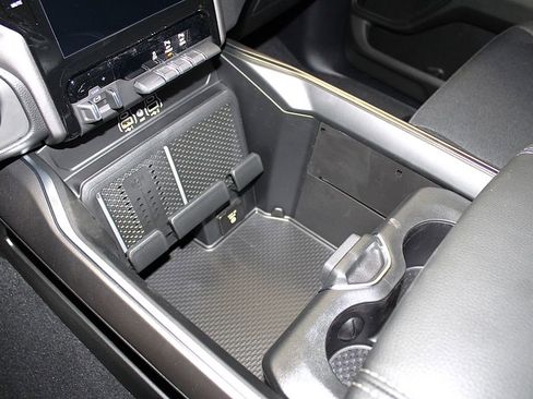 New 2026 RAM 1500 4x4 Crew Cab image 23