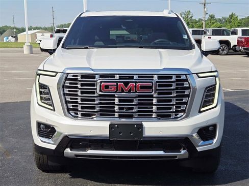 New 2025 GMC Yukon Denali w/ Denali Reserve Package image 9
