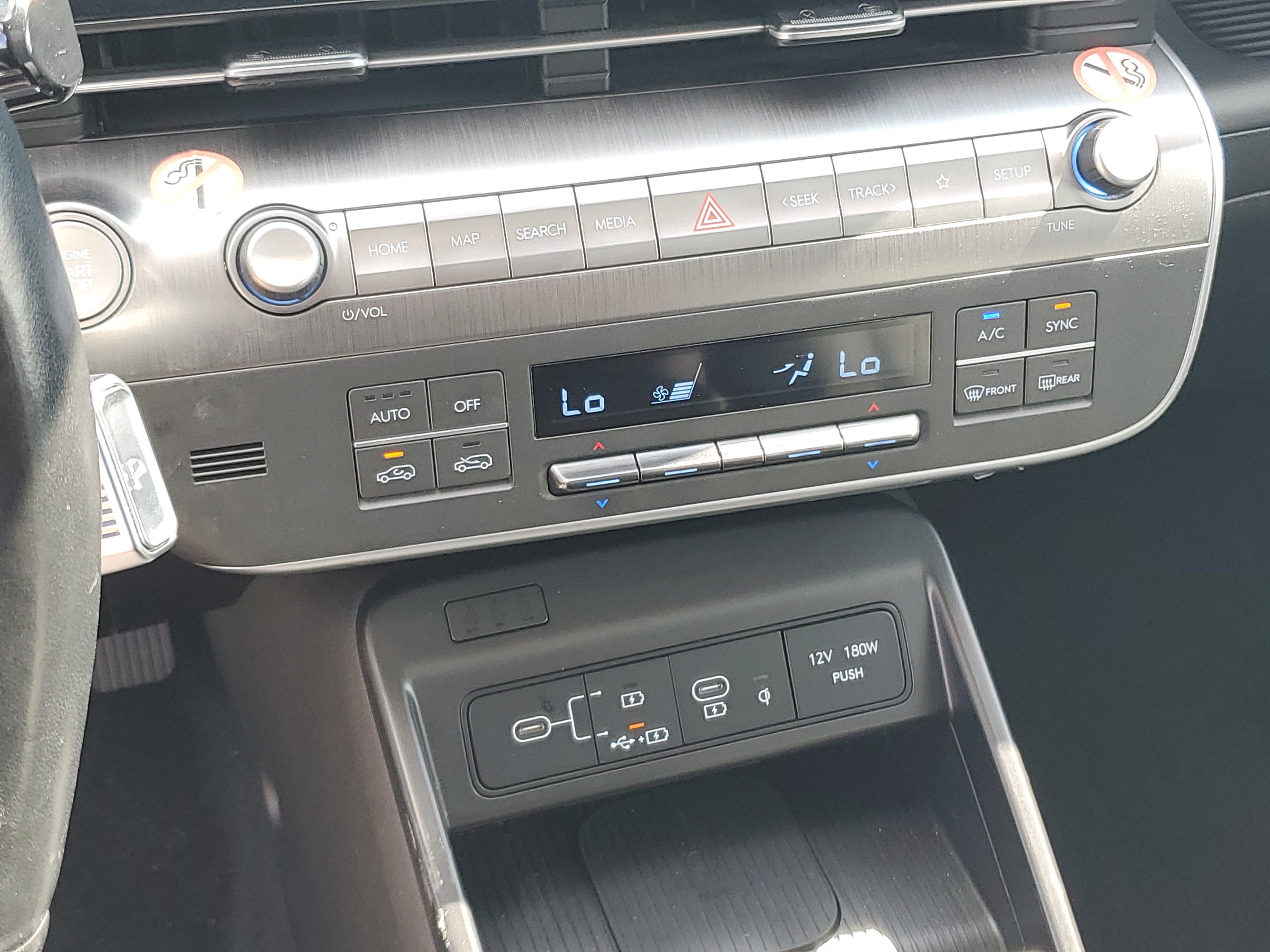 Used 2024 Hyundai Kona Limited AWD/4WD image 24