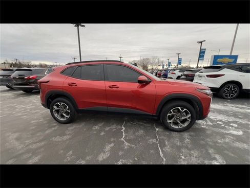 Certified 2024 Chevrolet Trax LT w/ Driver Confidence Package image 9