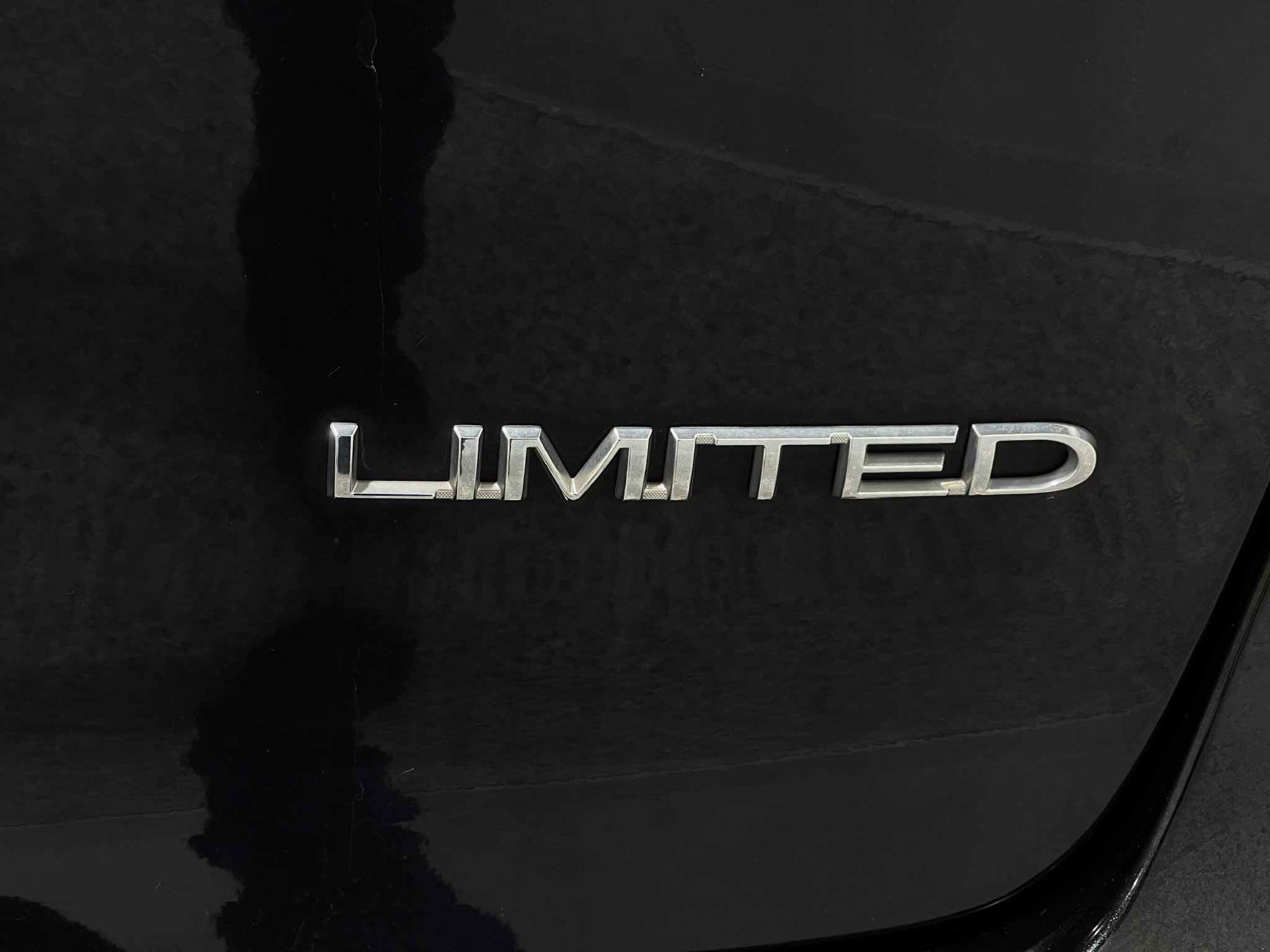 Used 2018 Chrysler Pacifica Limited w/ Tire & Wheel Group FWD image 43