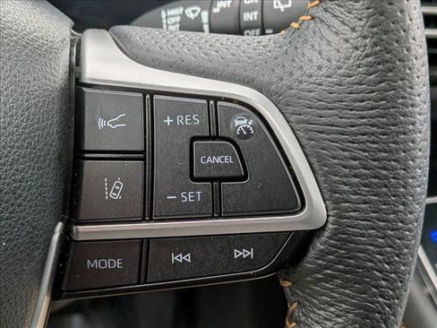 Used 2025 Toyota Sienna XLE Woodland Edition image 15