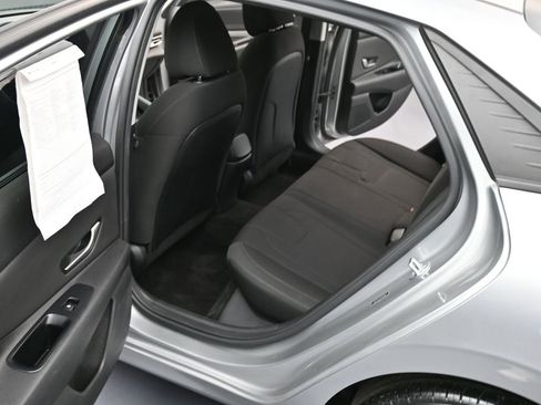 Used 2023 Hyundai Elantra SEL w/ Convenience Package image 10