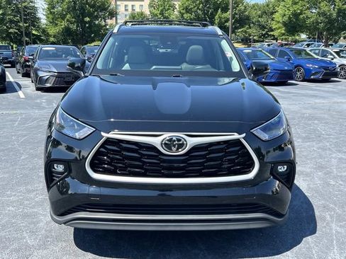 Used 2022 Toyota Highlander XLE AWD/4WD image 9