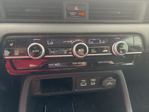 Used 2025 Honda Pilot EX-L image 16