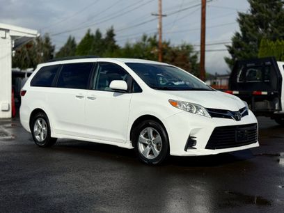 Used 2020 Toyota Sienna LE w/ LE Preferred Package