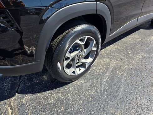New 2025 Chevrolet Trax LT w/ LT Convenience Package image 9