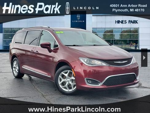 Used 2018 Chrysler Pacifica Touring-L Plus w/ Tire & Wheel Group FWD image 1