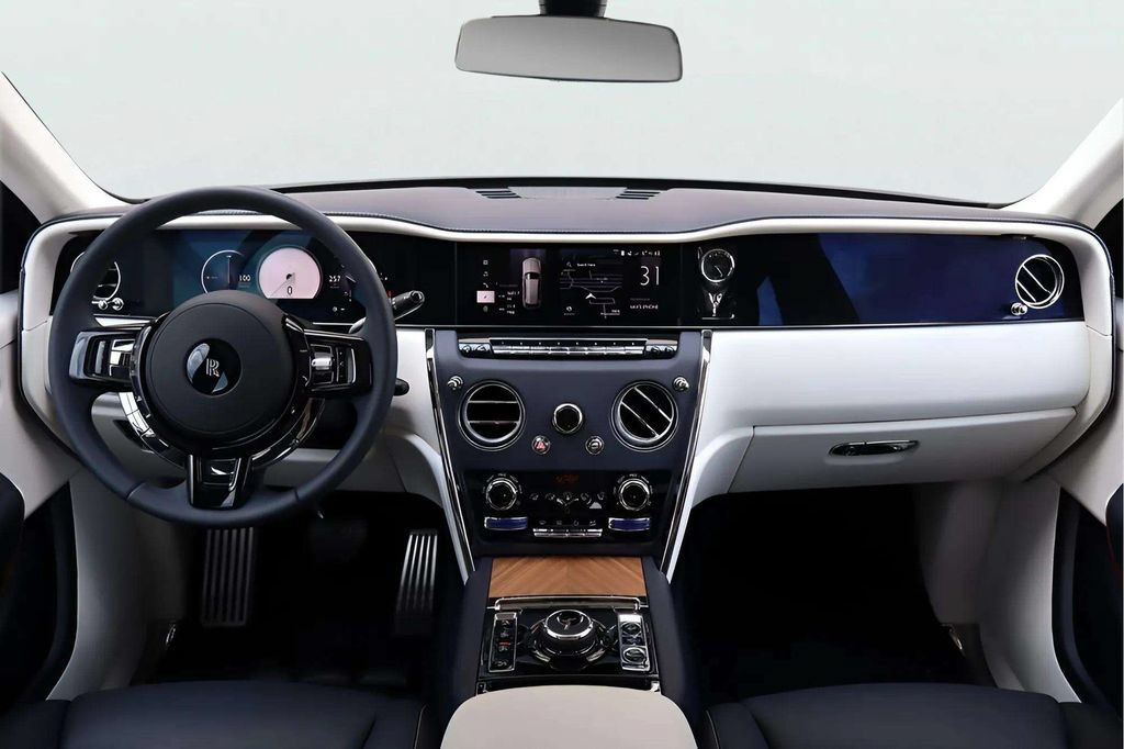Certified 2026 Rolls-Royce Cullinan w/ Cullinan Package AWD/4WD image 4