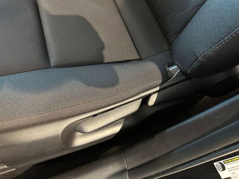 Used 2025 Toyota Corolla LE image 22