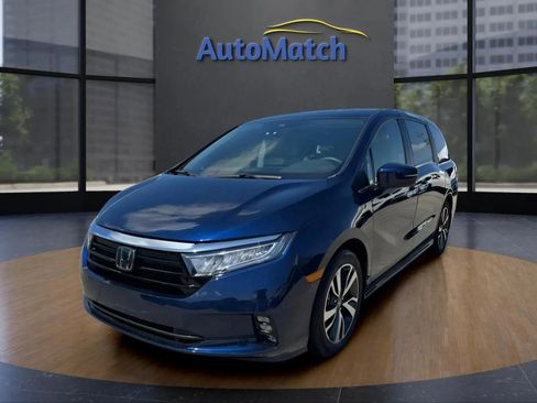 Used 2024 Honda Odyssey Touring image 3