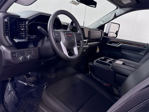 New 2026 GMC Sierra 2500 SLE w/ SLE Value Package; image 4