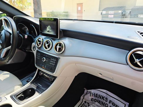 Used 2017 Mercedes-Benz GLA 250 image 29