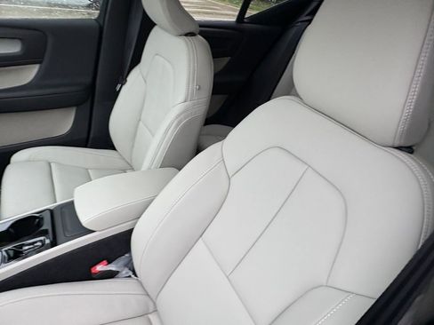 New 2026 Volvo XC40 B5 Ultra w/ Protection Package Premier image 19