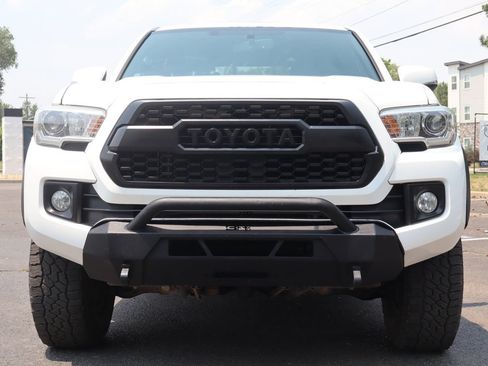 Used 2017 Toyota Tacoma TRD Off-Road w/ Premium & Technology Package AWD/4WD image 13