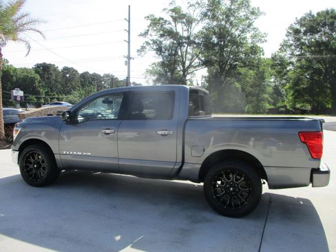 Used 2018 Nissan Titan SV w/ SV Convenience Package RWD image 25