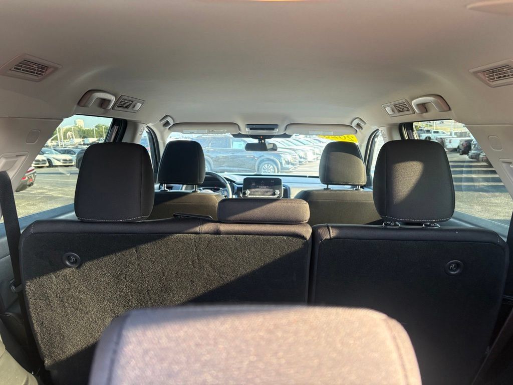 Used 2025 Nissan Pathfinder SV AWD/4WD image 14