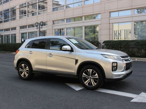 Used 2021 Mitsubishi Outlander Sport SE image 2