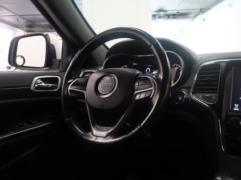 Used 2017 Jeep Grand Cherokee Altitude AWD/4WD image 25