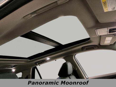 Certified 2025 Honda Pilot Touring image 28