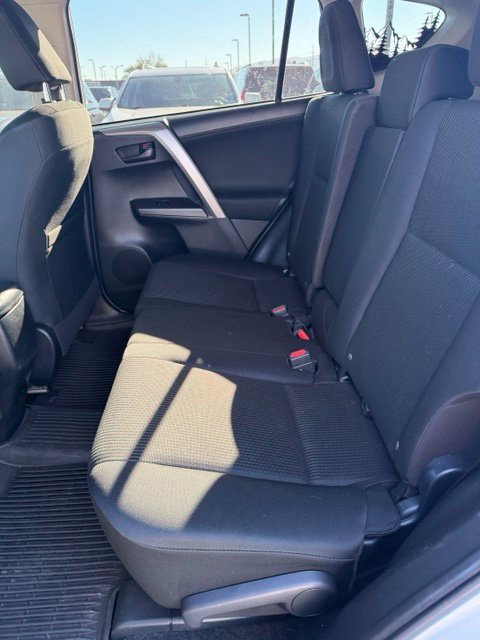 Used 2018 Toyota RAV4 LE w/ All Weather Liner Package AWD/4WD image 15